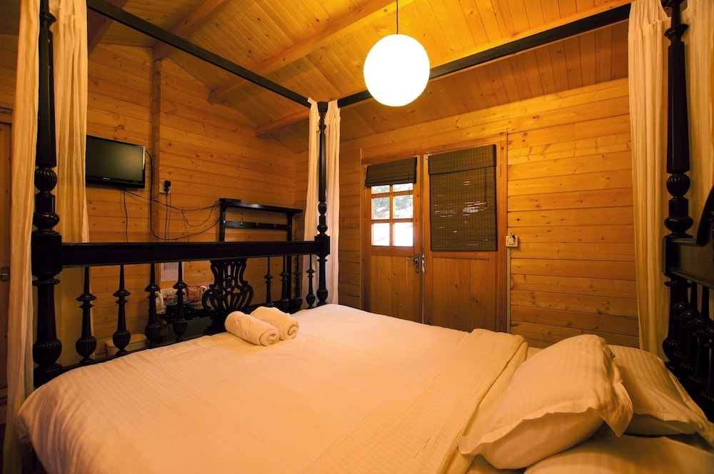 Basic Cabin, 1 Double Bed photo 2
