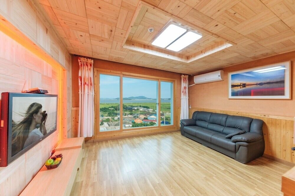 Room (Island 202) - Photo 4