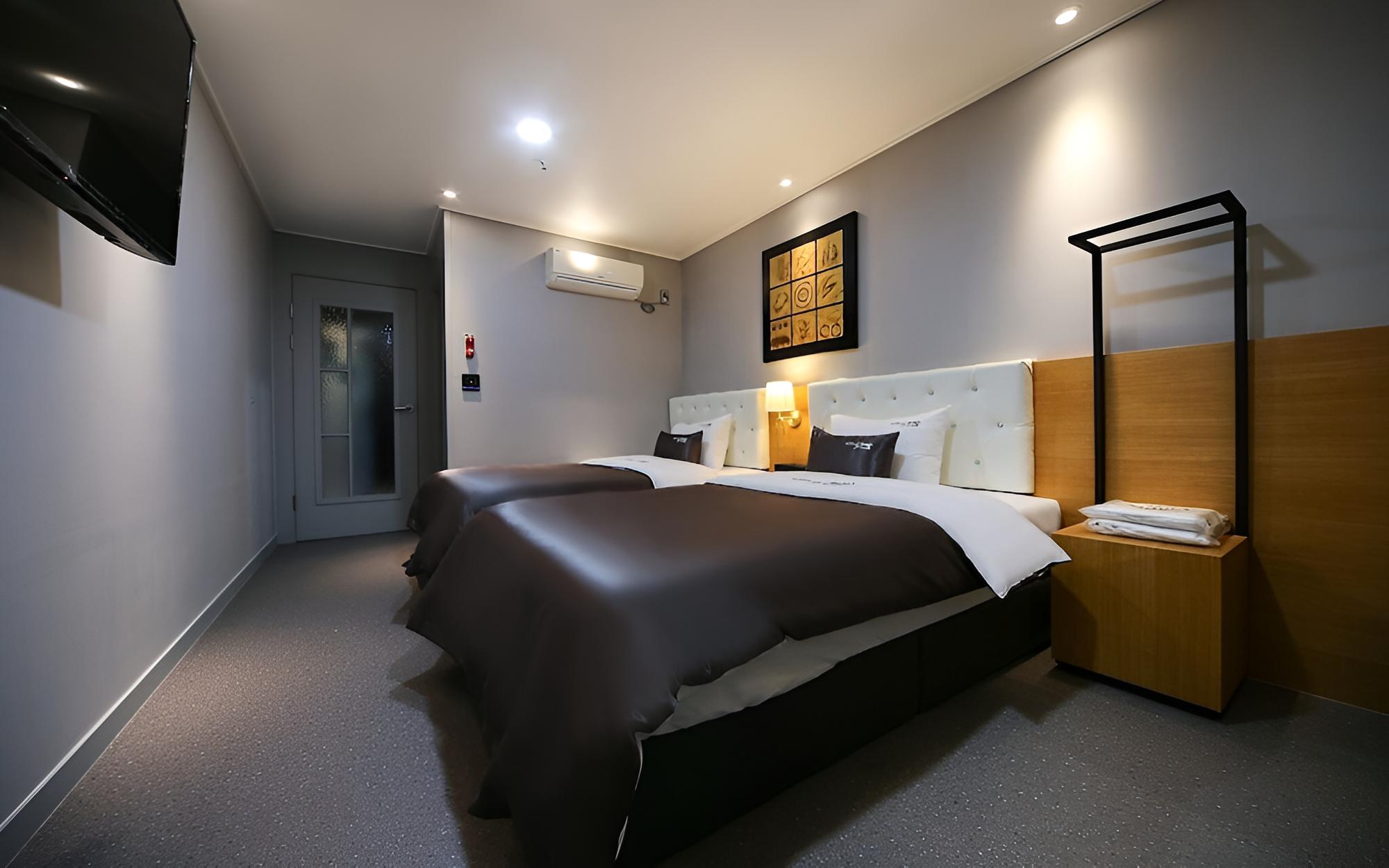 Room (VIP Twin-Breakfast provided (Monday-T) - Photo 7