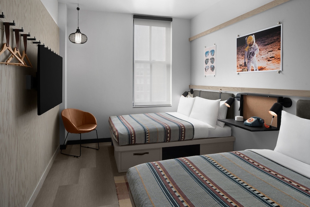 Standard Room, 2 Queen Beds (Mobility/Hearing Access, Roll-In Shwr)