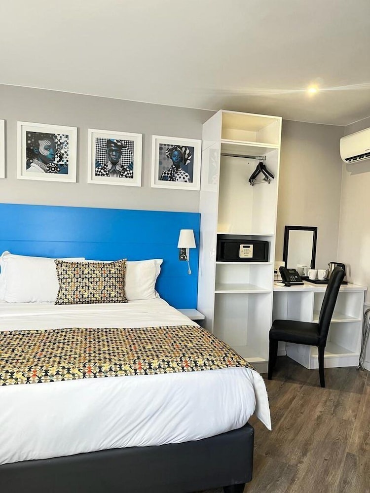 Standard Room, 1 Queen Bed photo 3