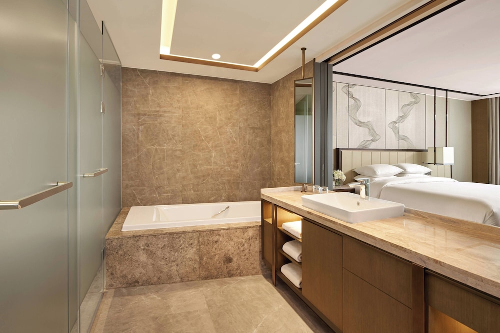 Executive Suite, 1 King Bed - Photo 8