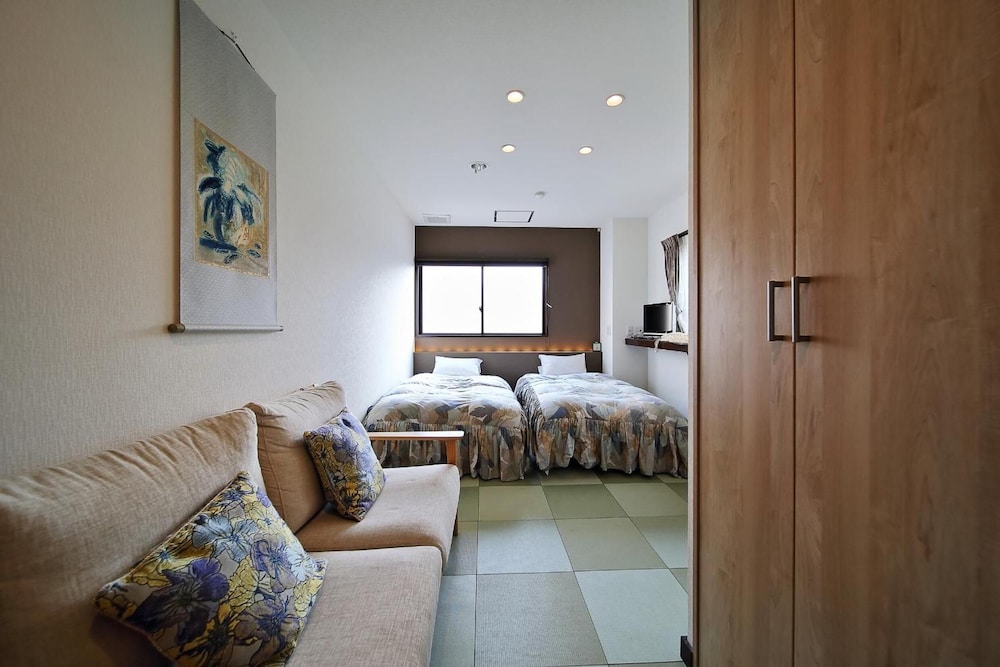 Twin Room (Check-In Before 9pm) photo 2