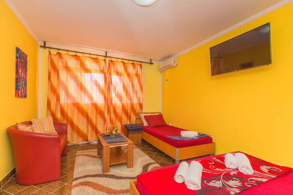 Standard Studio, Multiple Beds, Partial Sea View, Ground Floor