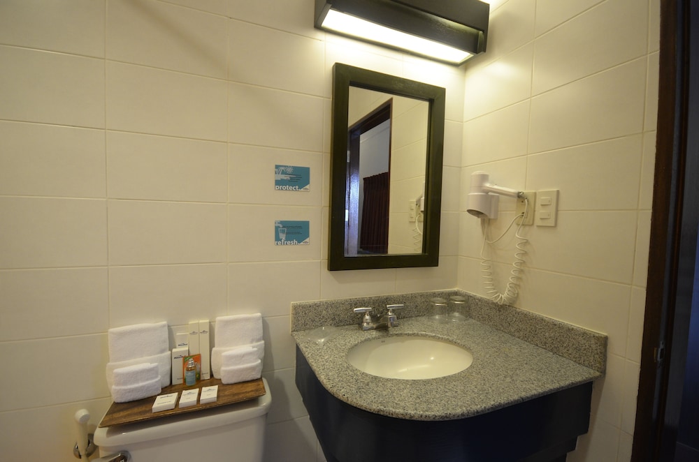 Room, 2 Queen Beds, Non Smoking, Garden View - Photo 2