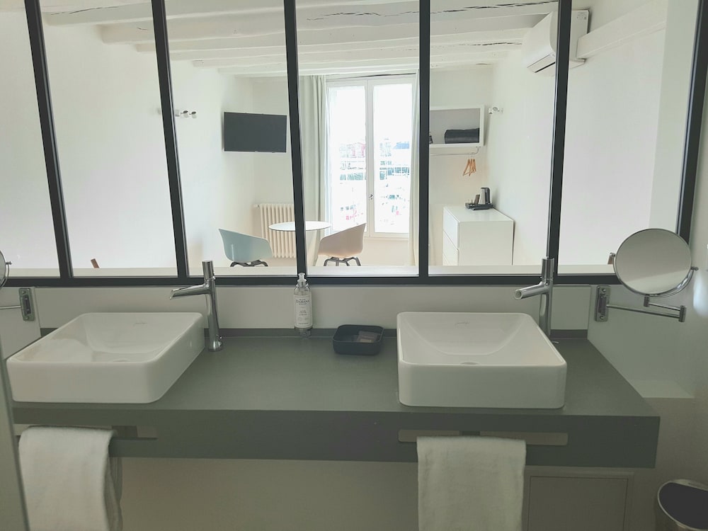 Superior Double Room, Harbor View photo 3