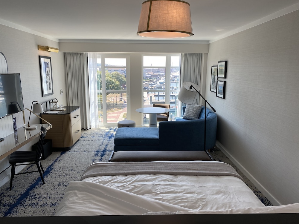 Room, 1 King Bed, City View - Photo 3