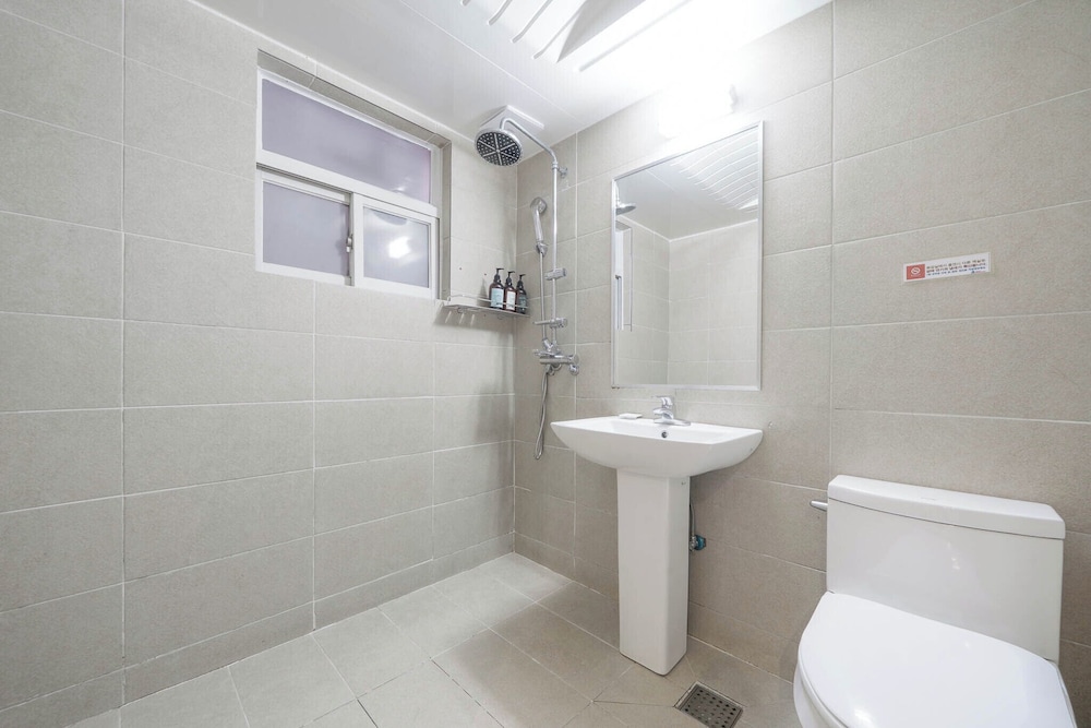 Deluxe Twin Room - Photo 7
