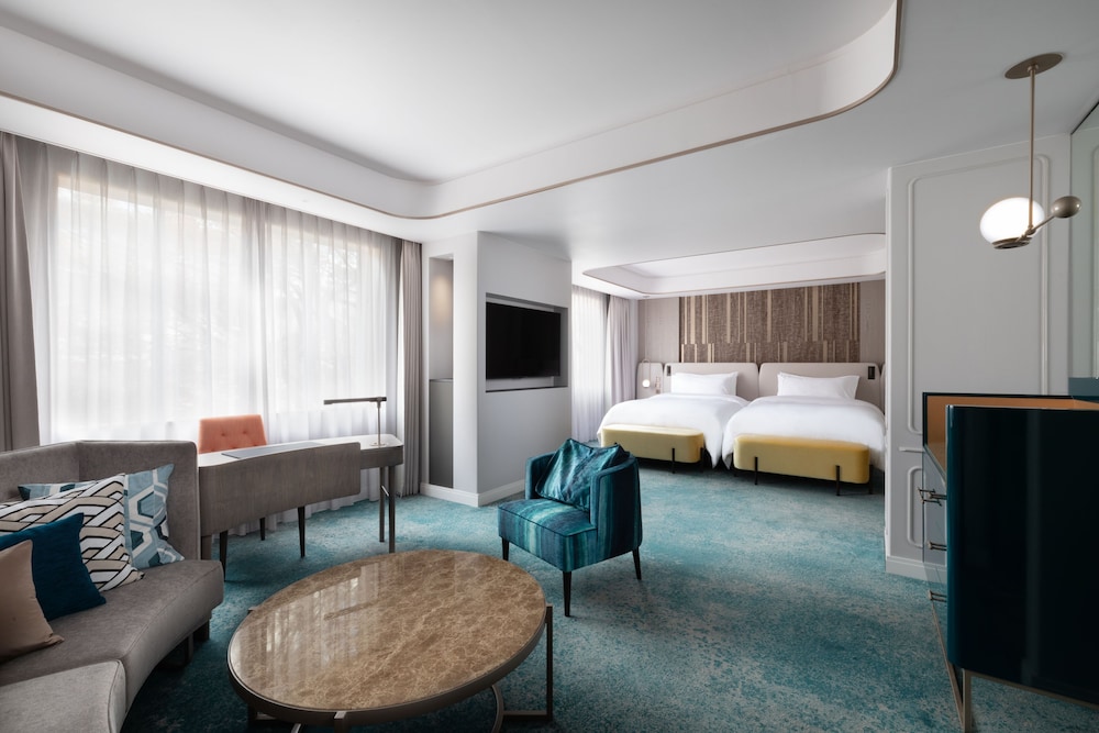 Junior Suite, 2 Double Beds - Photo 1