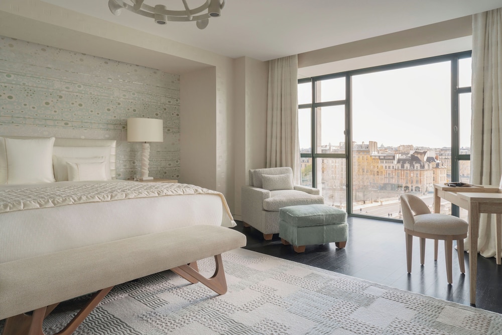 Suite (Eiffel) photo 1