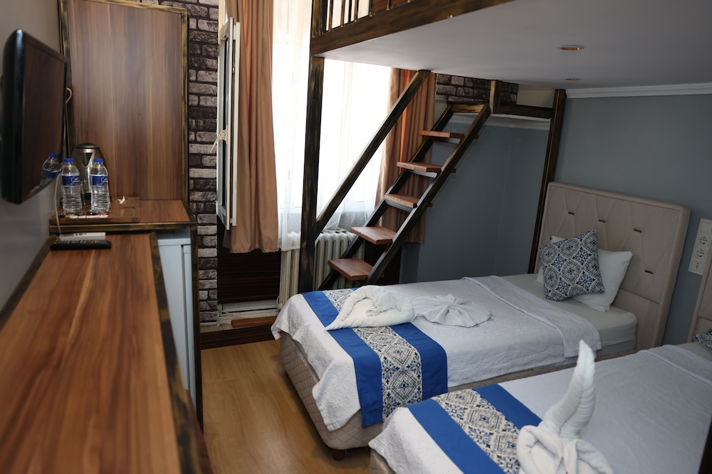 Deluxe Triple Room - Photo 1