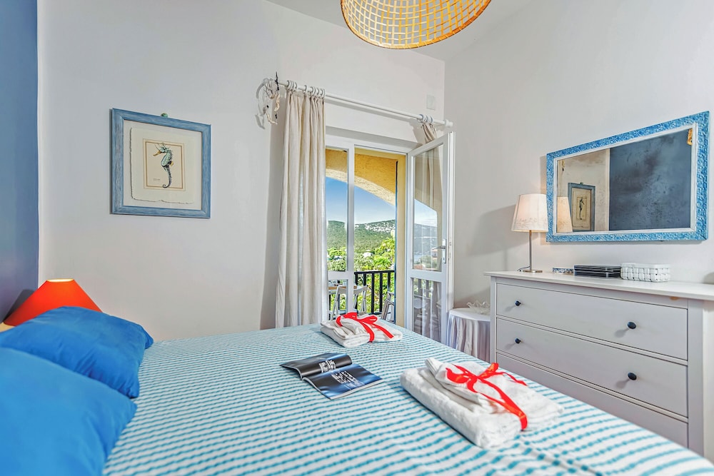 Family Villa, Multiple Bedrooms (Una Finestra Sul Mare Capocaccia)