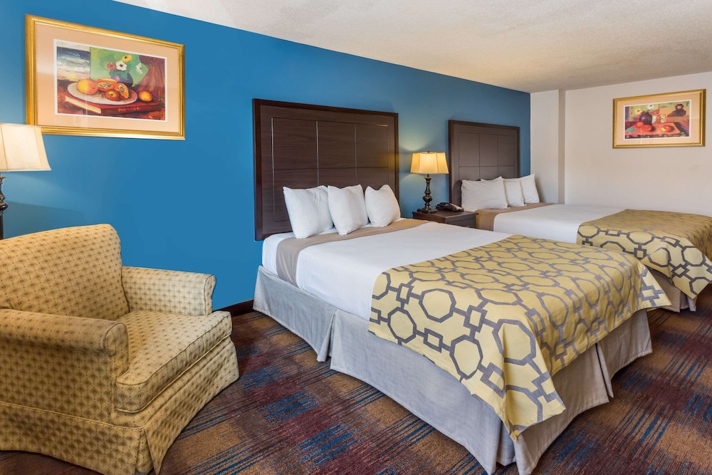 Room, 2 Queen Beds, Non Smoking - Photo 6