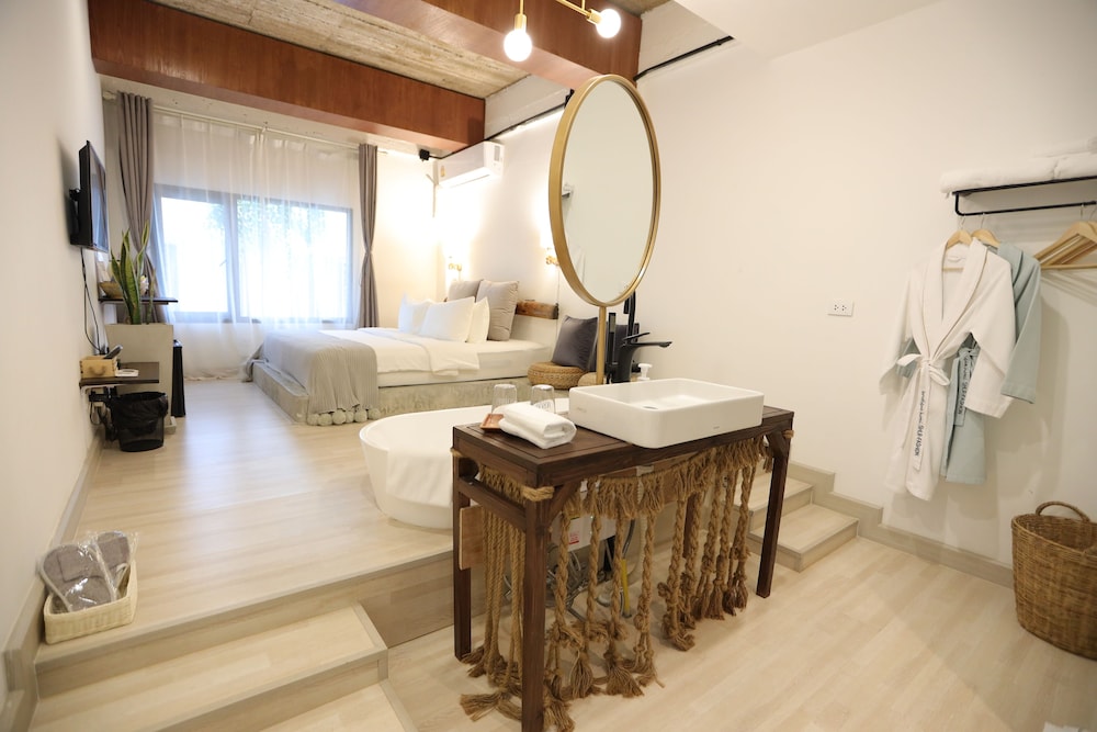 Premium Double Room, Non Smoking, Bathtub photo 1