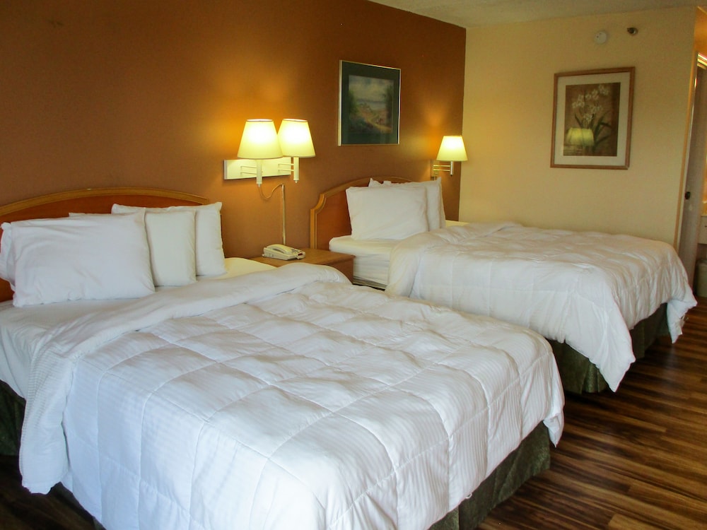 Standard Room, 2 Queen Beds, Smoking photo 2