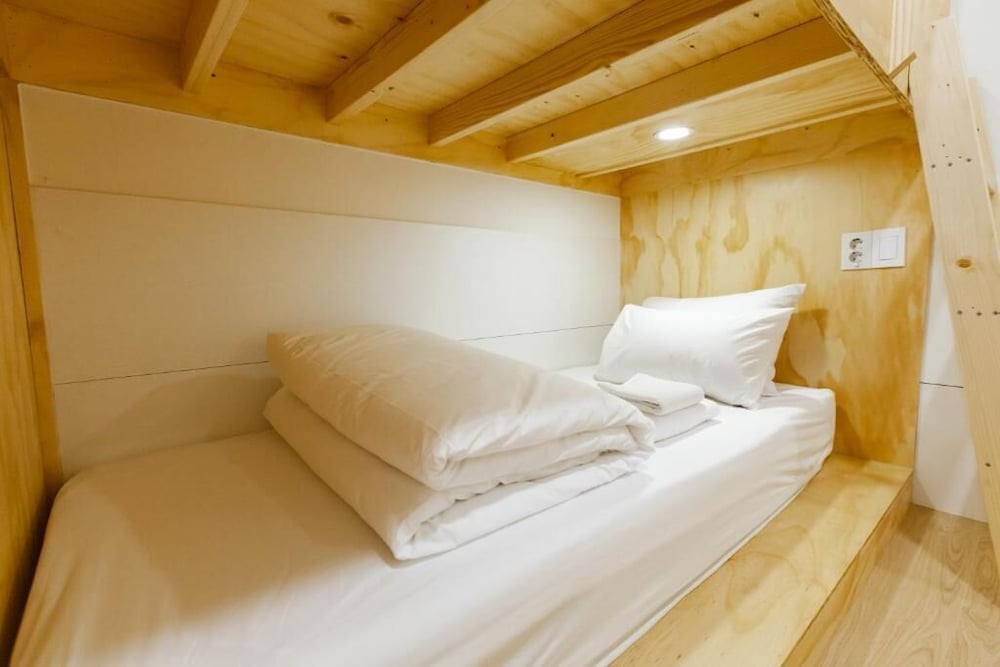 Twin Room, City View (Window) - Photo 5