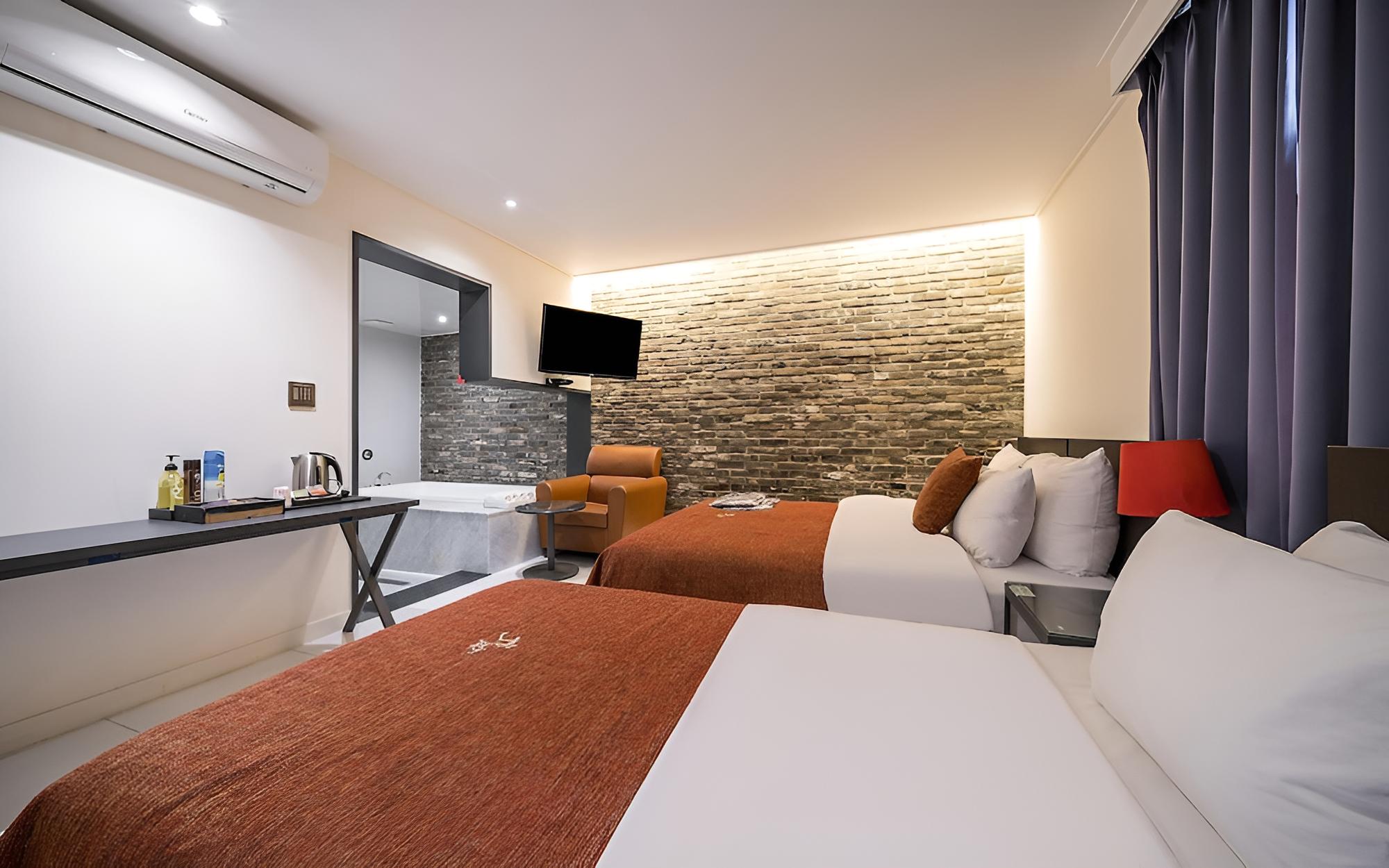 Room (Couple PC Room (Twin / Best 2 PCs Rol) - Photo 1