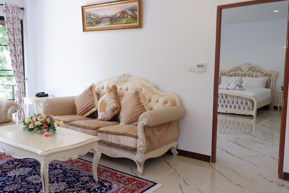 Honeymoon Suite photo 2