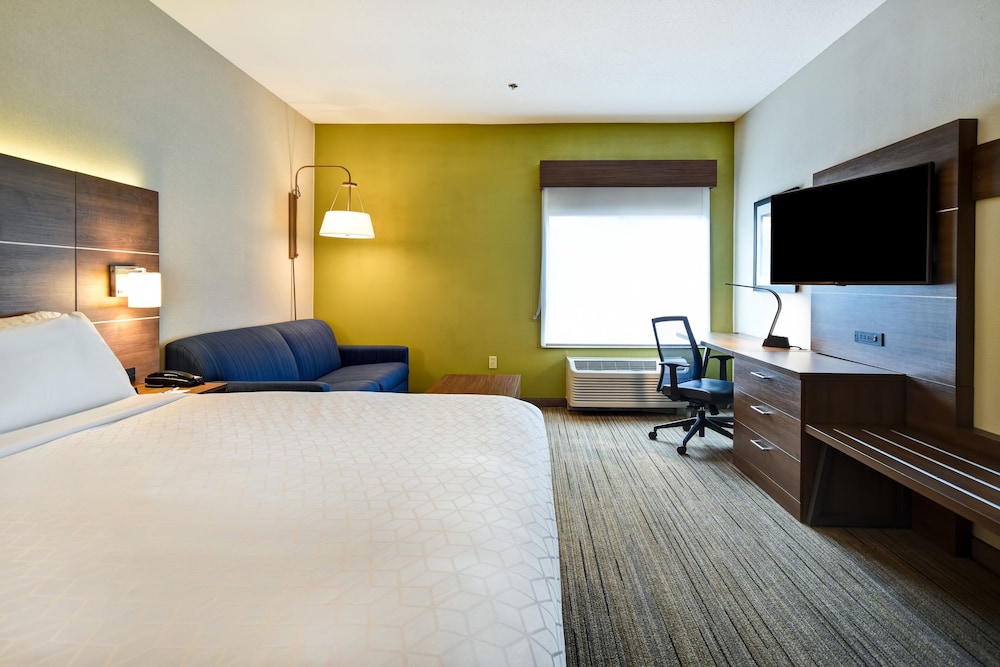 Standard Room, 1 King Bed with Sofa bed, Kitchenette photo 3