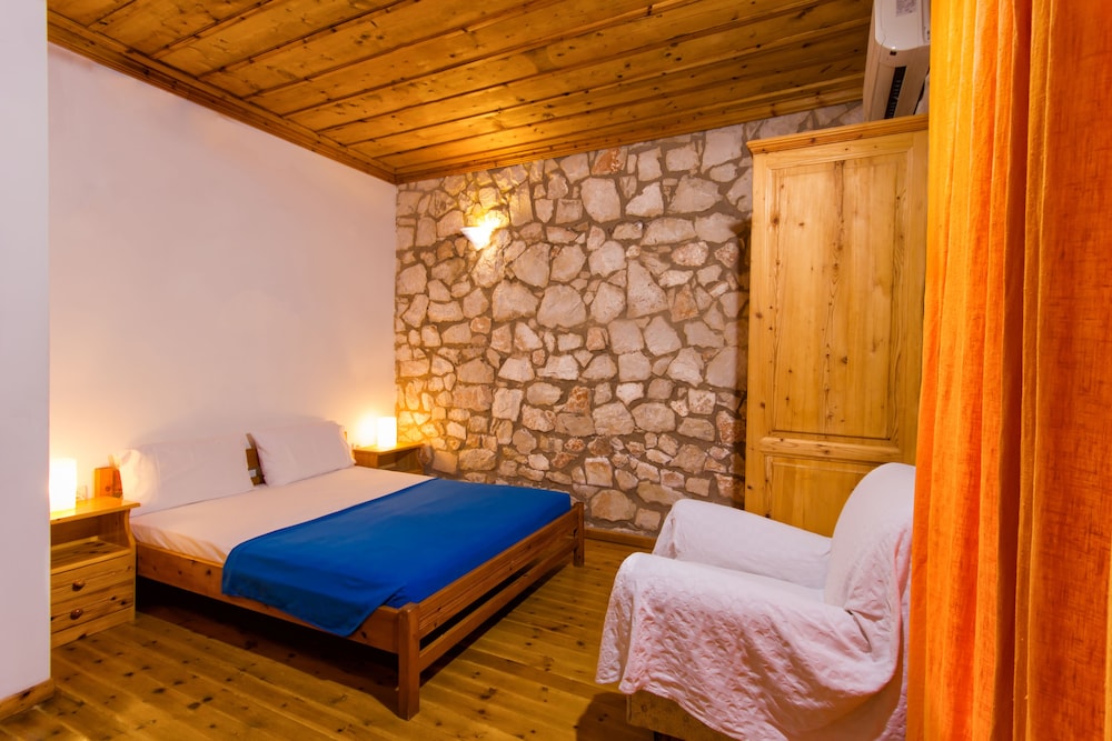 House, 2 Bedrooms, Private Pool (Christina)