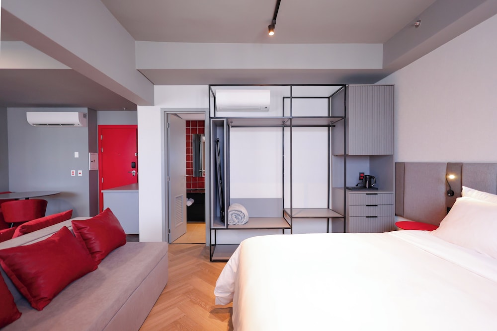 Family Studio Suite, City View