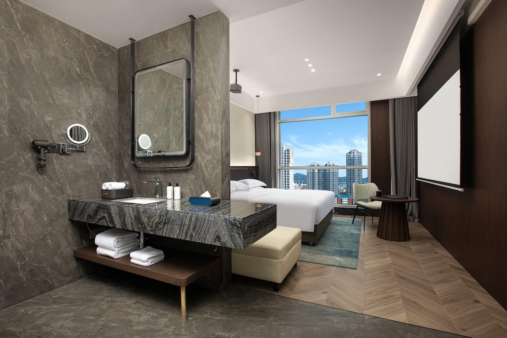 Deluxe Room, 1 King Bed, Non Smoking