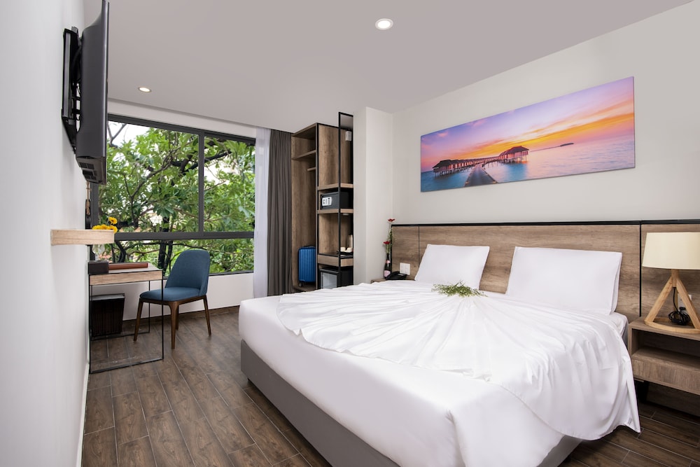 Premier Twin/ Double Room, City View
