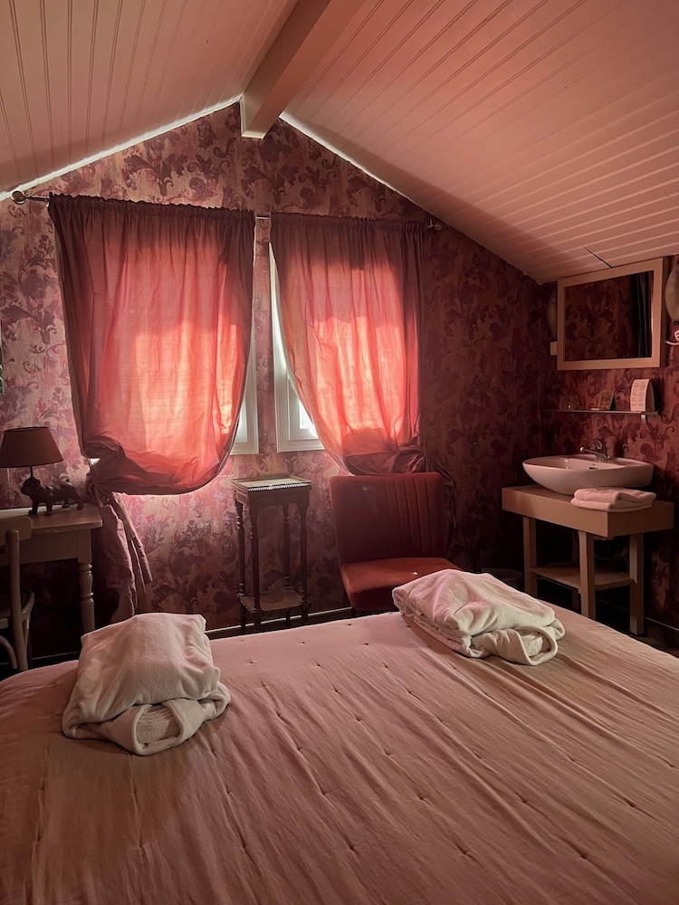Double room with private outdoor bathroom