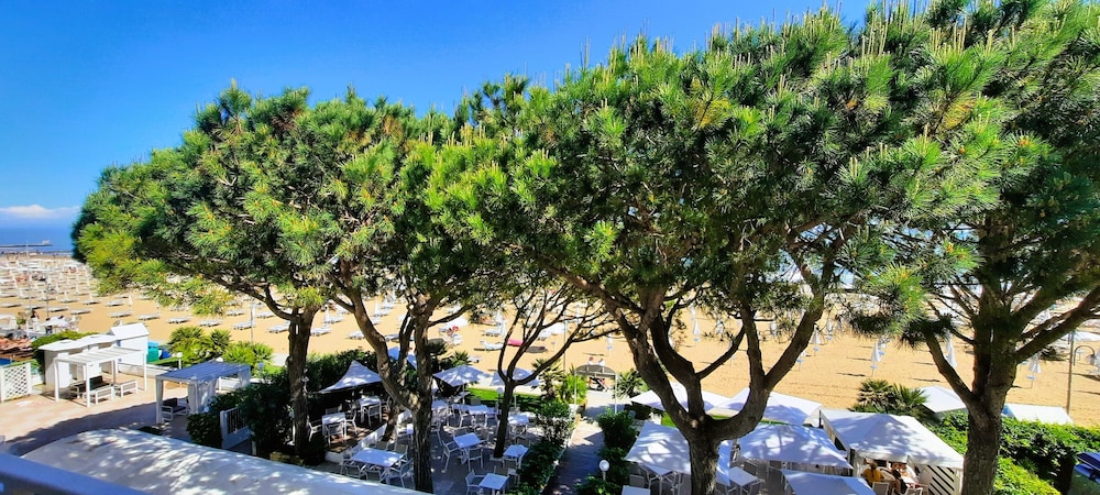 Double or Twin Room, Balcony, Partial Sea View - Photo 7