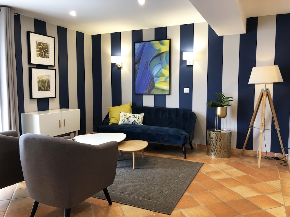Superior Suite - Photo 5