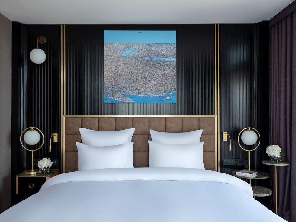 Prestige Suite, One Bedroom, Bosphorus View, King Bed (Club Millesime Access) photo 2