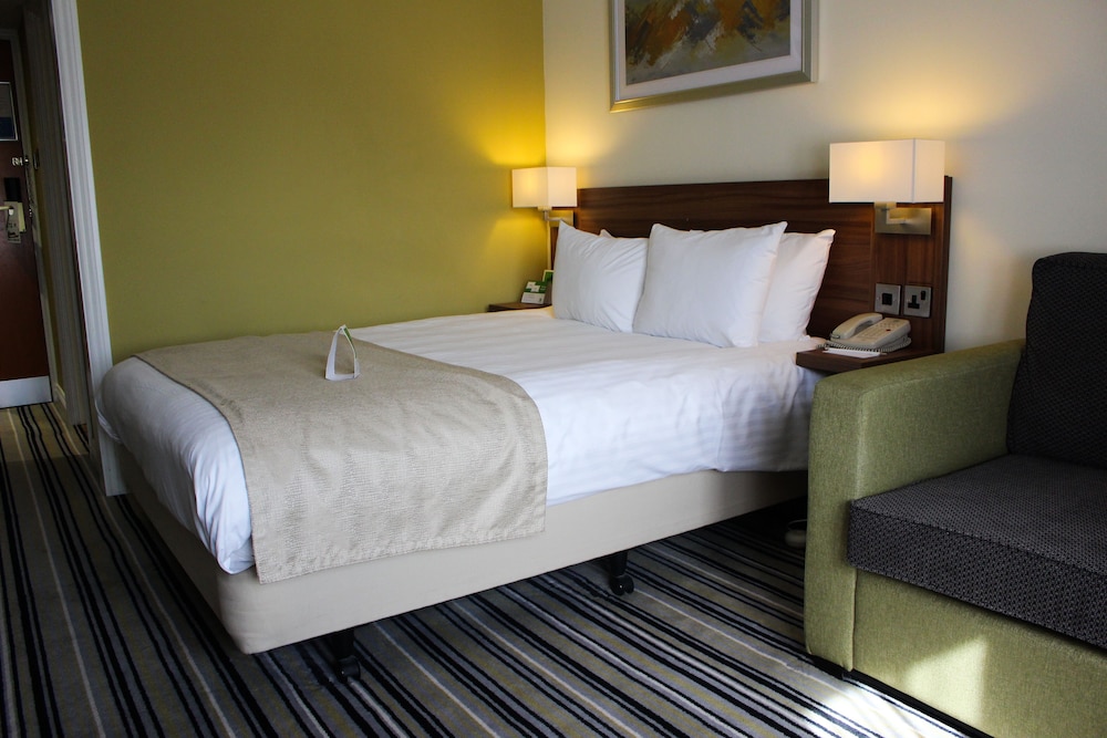 Standard Room, 1 King Bed with Sofa bed - Photo 9