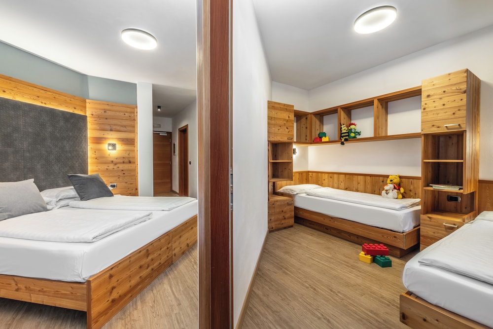 Superior Quadruple Room, 2 Bedrooms, Mountainside photo 1