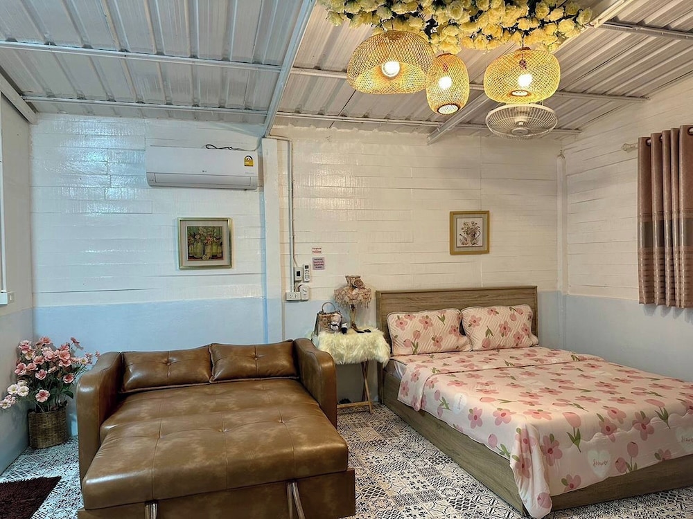 Family Room - Photo 6