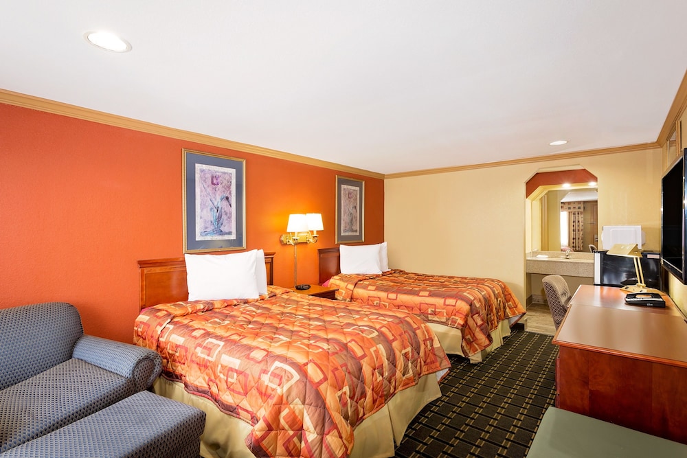 Room, 2 Double Beds - Photo 2