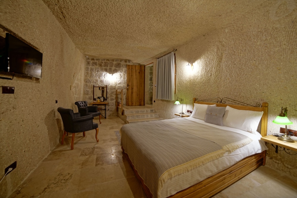 Junior Double Room, 1 Queen Bed, Courtyard View photo 3
