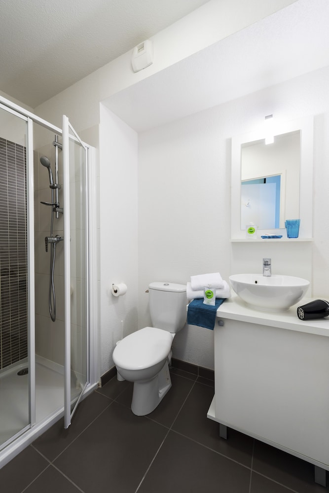 Business Studio, 1 Queen Bed, Kitchenette photo 3