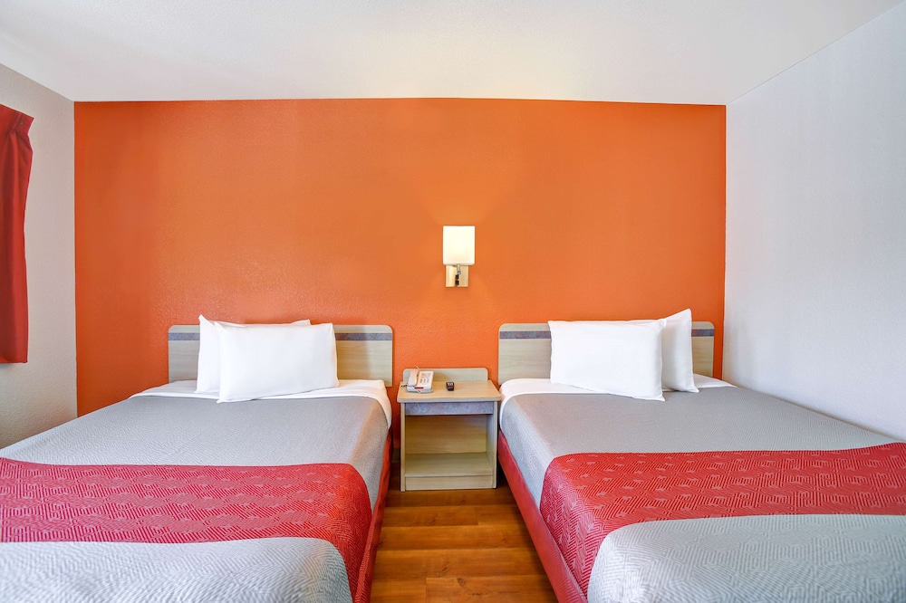 Deluxe Room, 2 Double Beds, Non Smoking, Refrigerator & Microwave photo 2