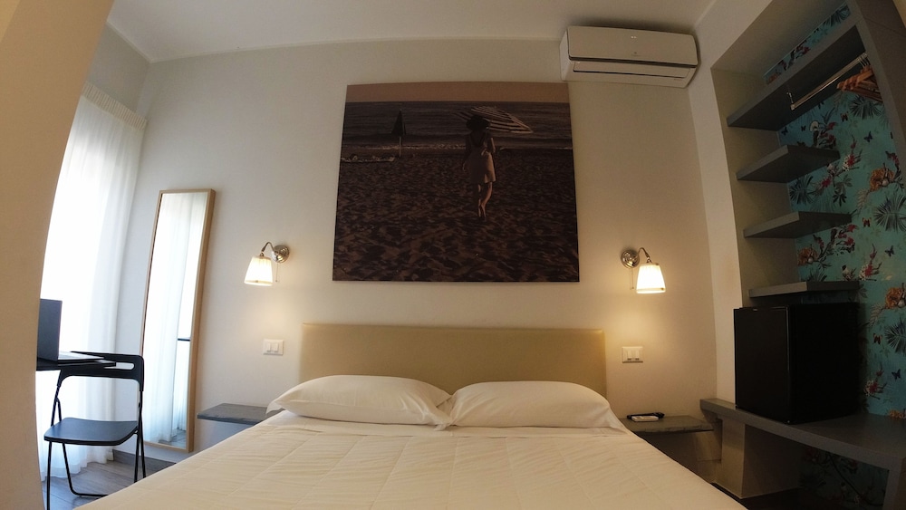 Classic Double Room, 1 Queen Bed, Non Smoking photo 2