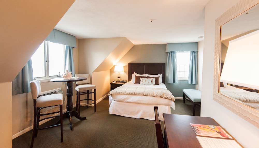 Standard Room, 1 Queen Bed, Non Smoking, Harbor View photo 1
