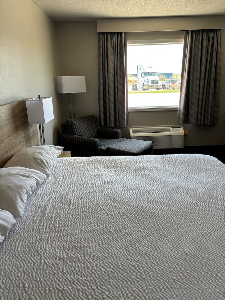 Room, 1 King Bed, Non Smoking - Photo 12