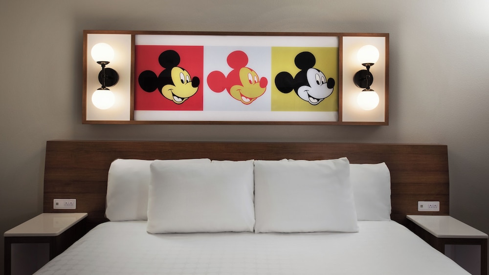 Standard Room. Hearing accessible - visual alarms and notifications. 1 king bed. - Photo 1