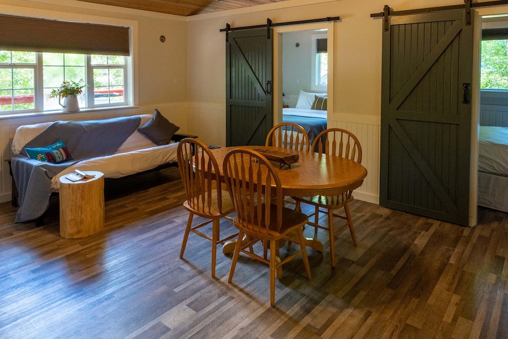 Room, 2 Queen Beds, Jetted Tub