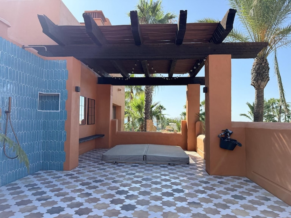 Exclusive Penthouse, 3 Bedrooms, Terrace