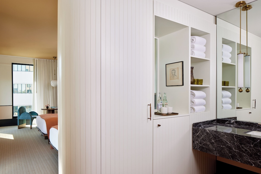 Standard Double Room, 2 Queen Beds