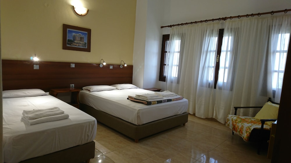 Basic Triple Room, Multiple Beds, Non Smoking photo 1