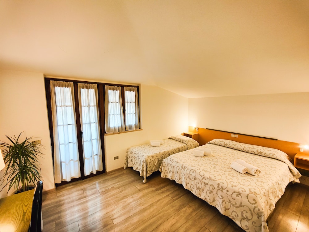 Comfort Triple Room