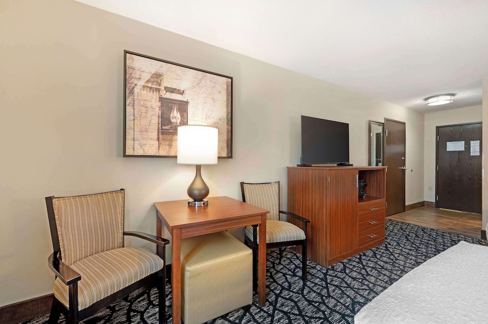 Standard Room, 2 Double Beds, Non Smoking, Refrigerator & Microwave (Walk-in Shower) - Photo 2