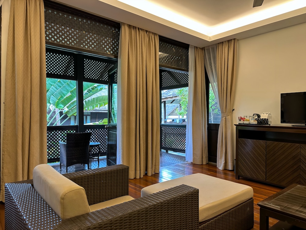 Two Bedroom Garden View Suite - Photo 8