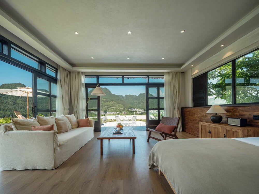 Premier Suite, Hill View photo 1